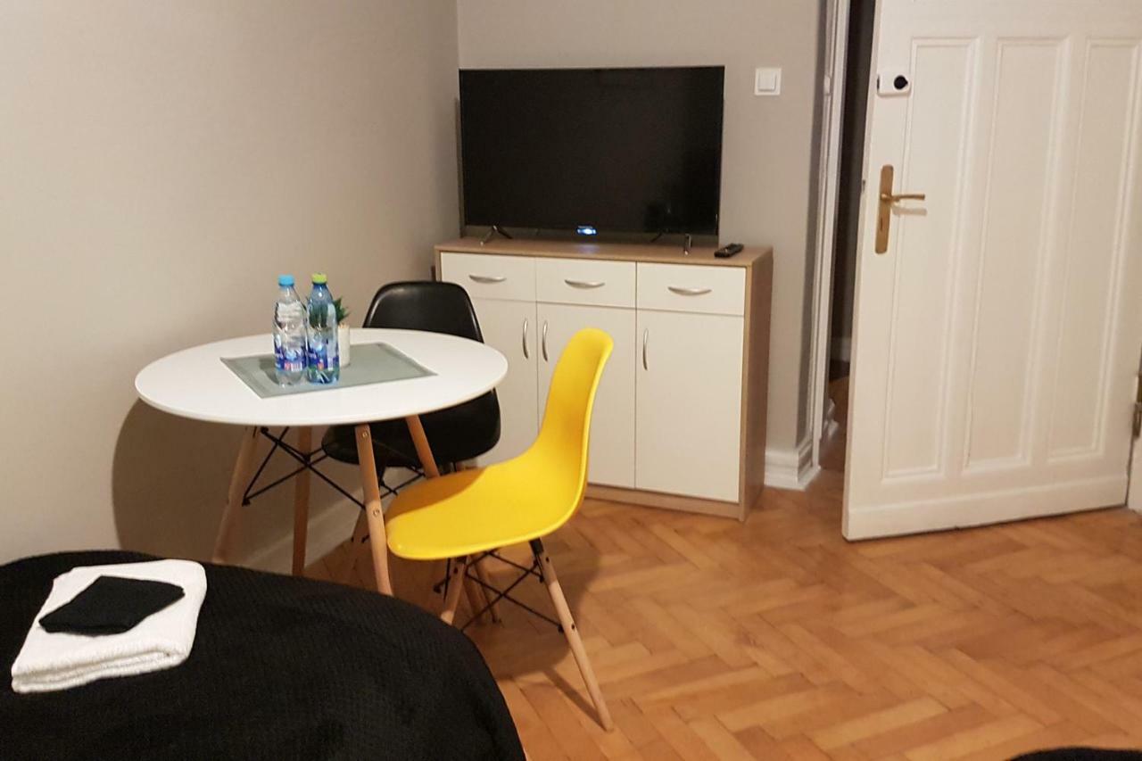 Czarna Owca- Pokoje Goscinne Gniezno Luaran gambar